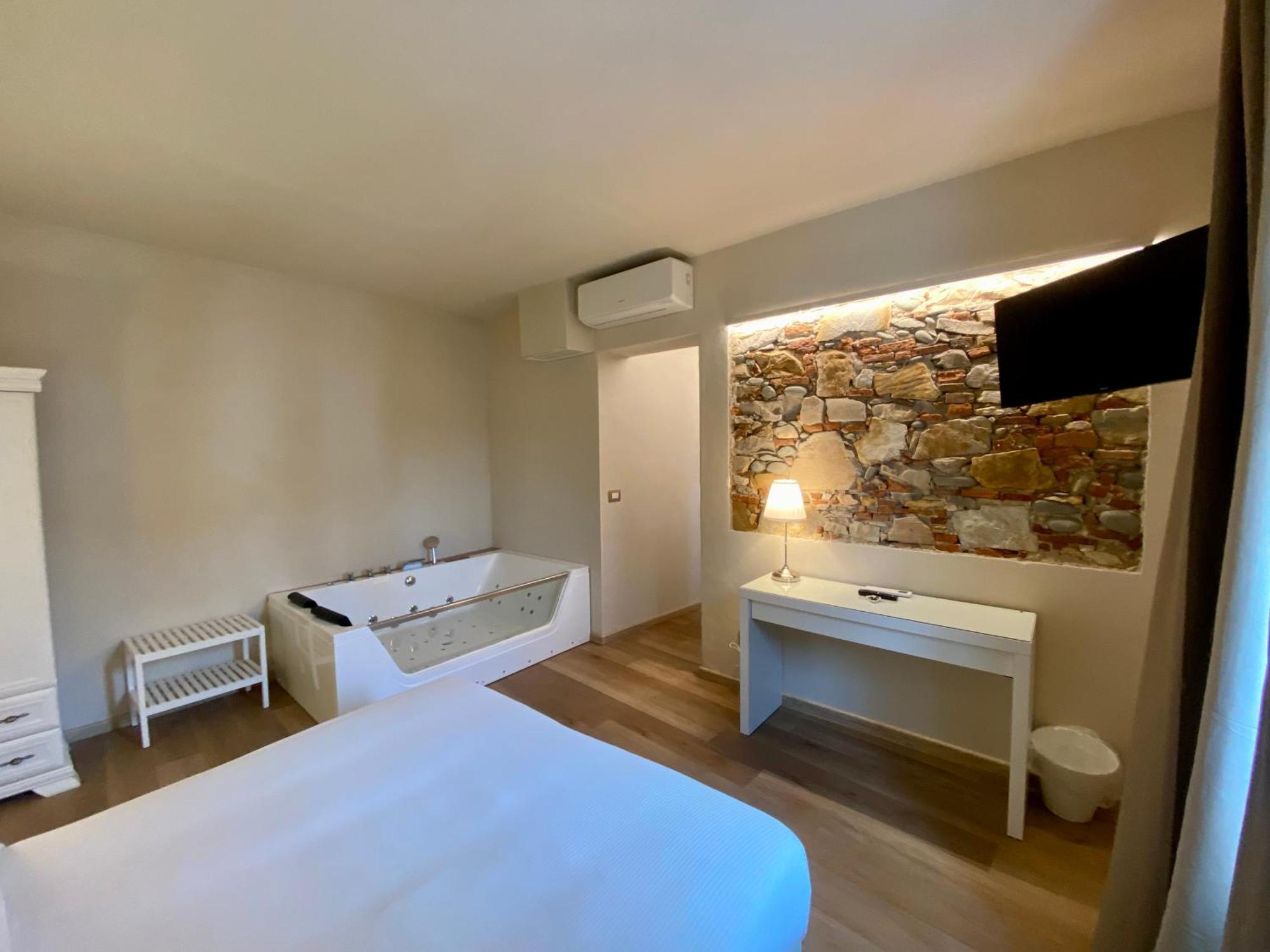 Il Tiglio Jacuzzi&Sauna Lucca Bagian luar foto