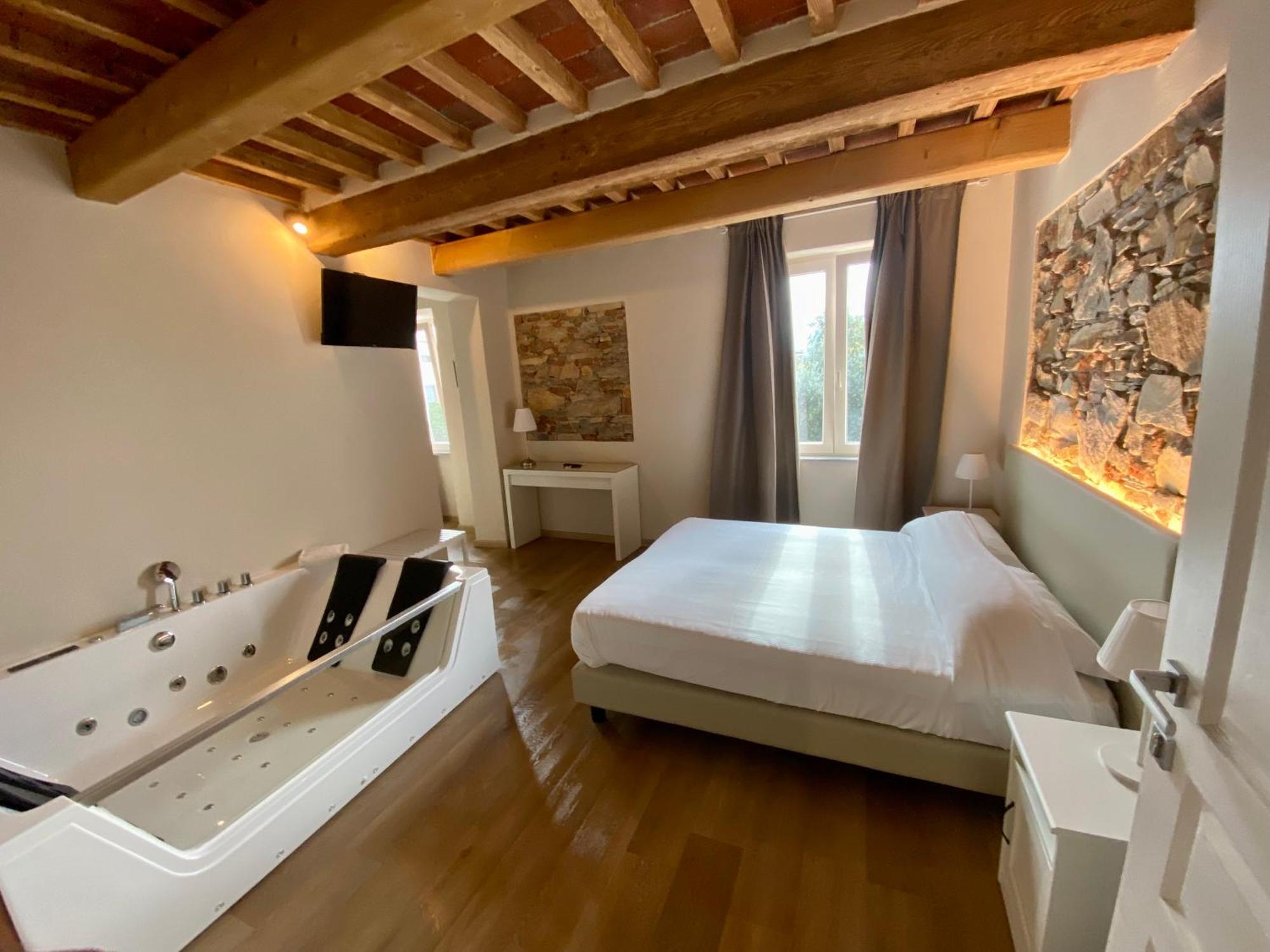 Il Tiglio Jacuzzi&Sauna Lucca Bagian luar foto